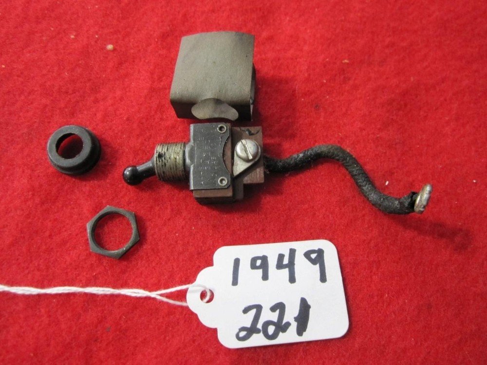 1949 SINGER FEATHERWEIGHT SEWING MACHINE MODEL 221 LIGHT SWITCH