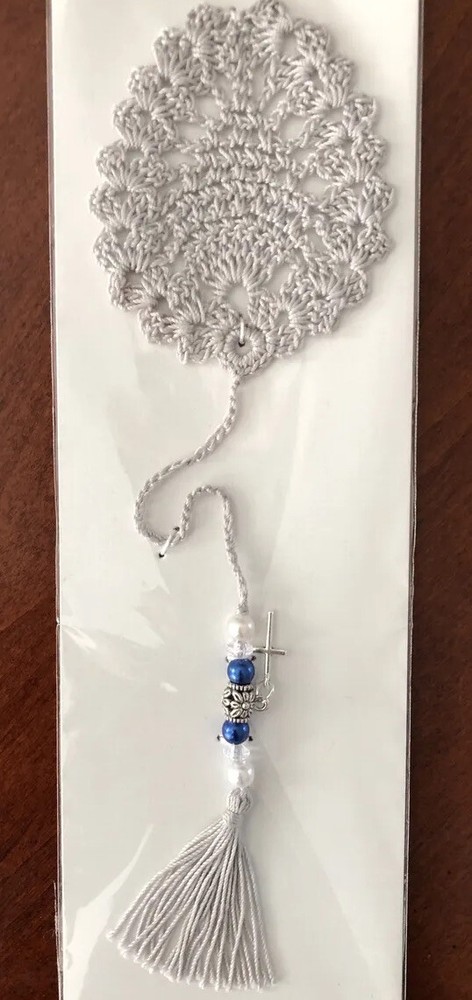 Crocheted pineapple bookmark