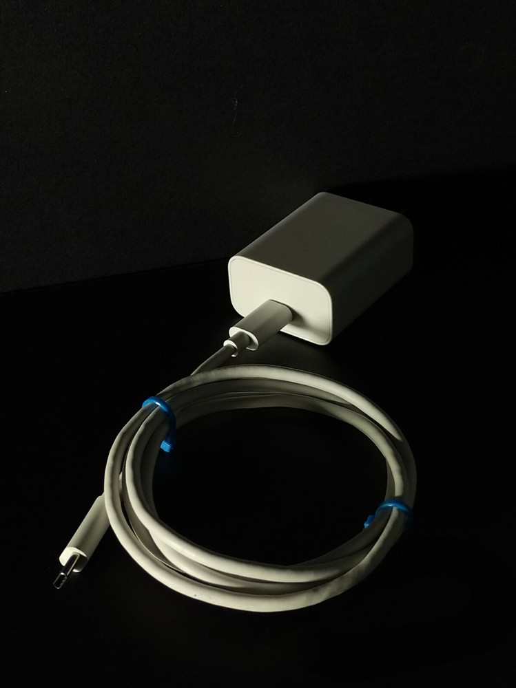 lightly used Oculus 10W USB-C Power Adapter and cable for Oculus Quest 2