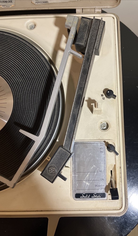 GENERAL ELECTRIC SOLID STATE PORTABLE RECORD PLAYER/TURNTABLE Table Spins As Is