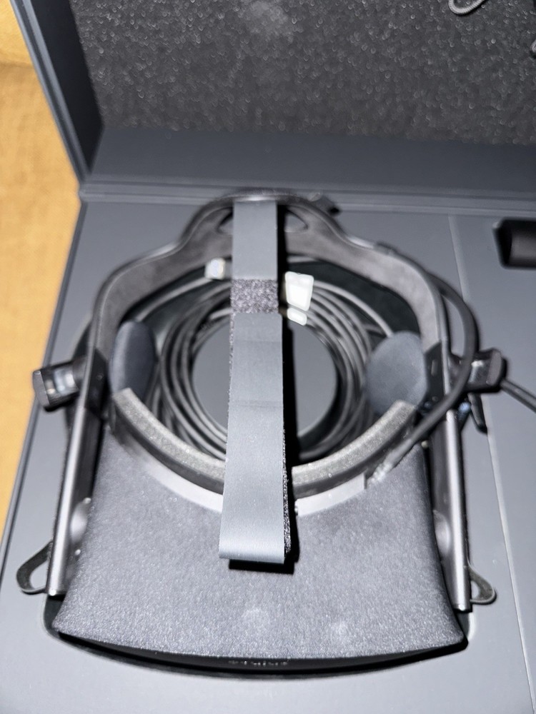 Meta Oculus Rift CV1 VR Virtual Reality Headset System - Black