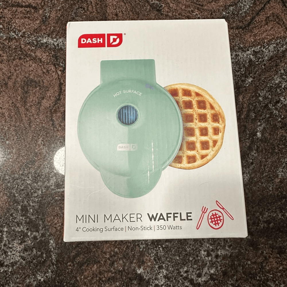 NWT Dash mini waffle maker