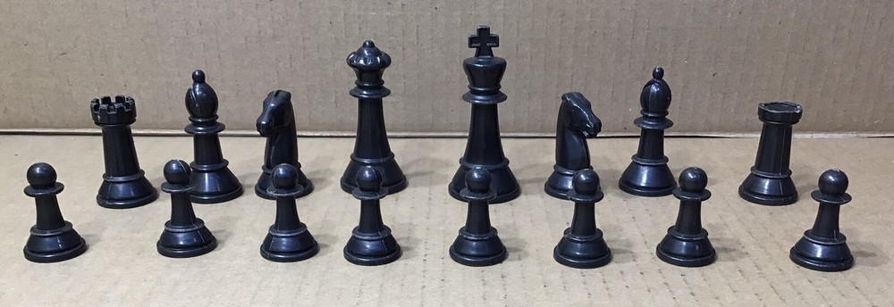 Vintage 1945 E. S, Lowe Co. Tournament Chessmen Staunton Pattern Set & Rules