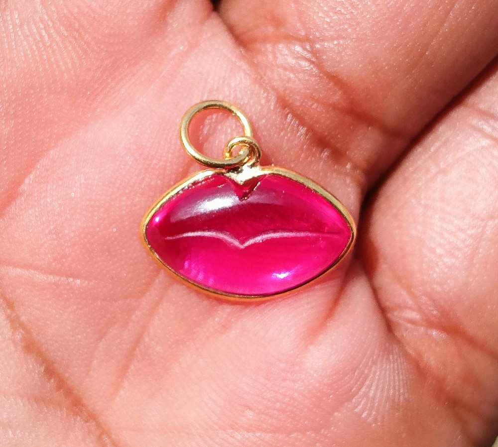 Ruby Lips Charm Pendant - 18k Solid Gold Handmade Dainty Jewelry