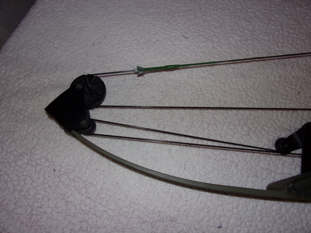 Bear Whitetail Hunter Green Camo Compound Bow