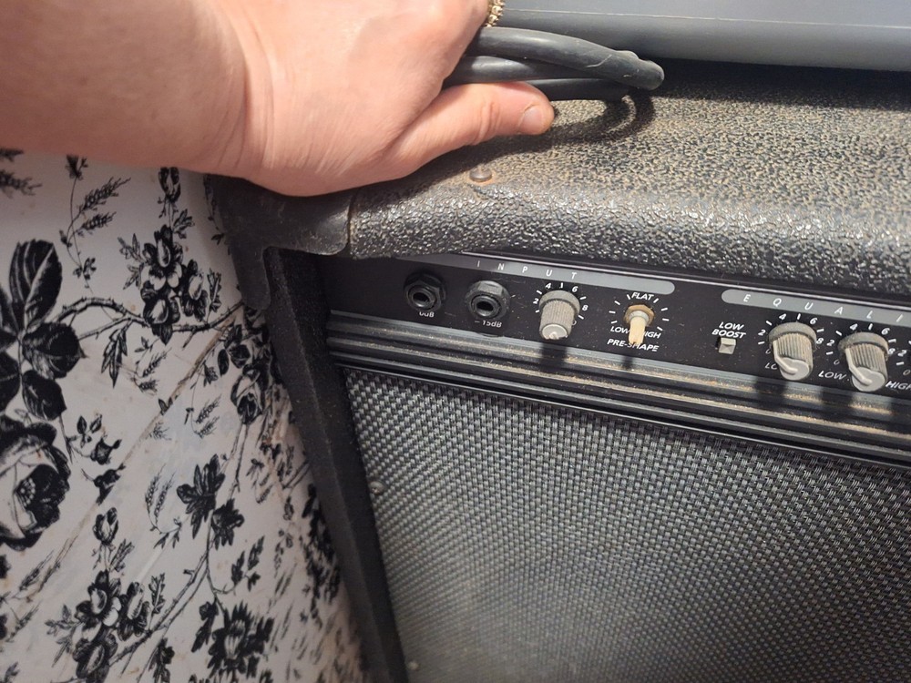 guitar amplifiers used Not Tested