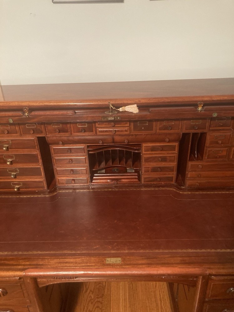 Antique Mahogany Roll Top Desk - Excellent condition