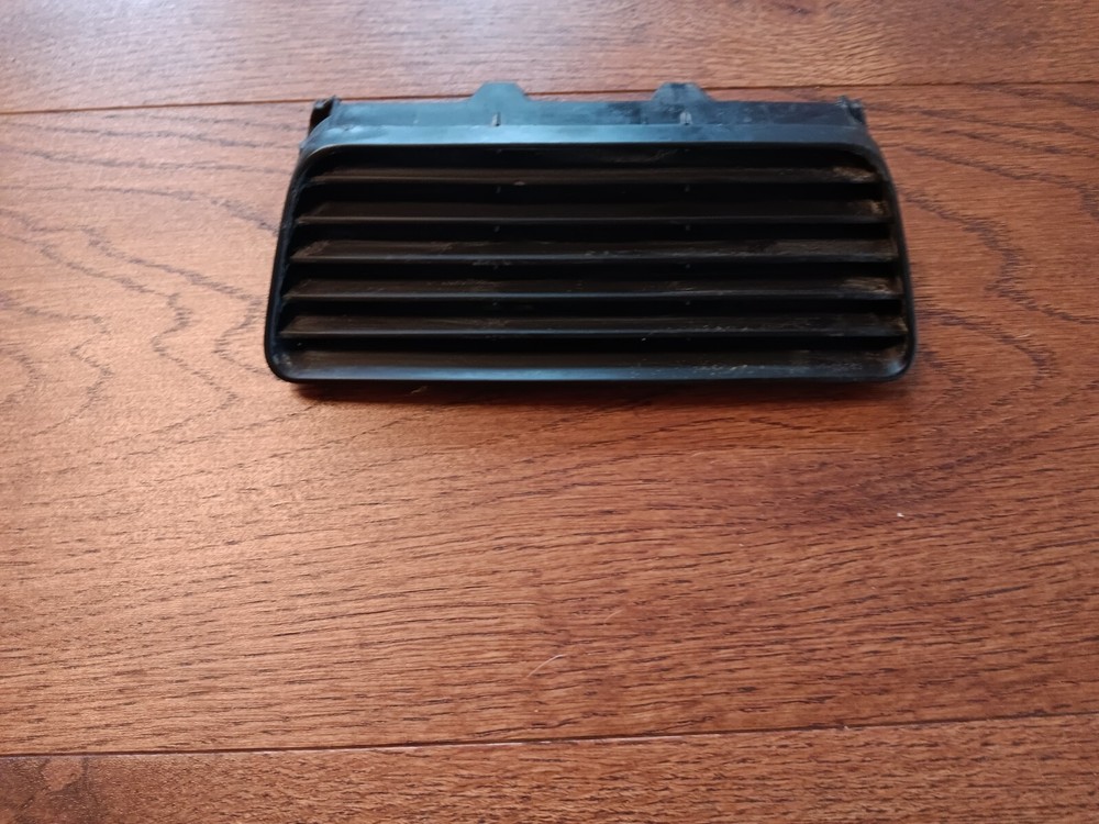 JUKE 2011-2015  ROGUE 20l5-2019 rear bumper vent