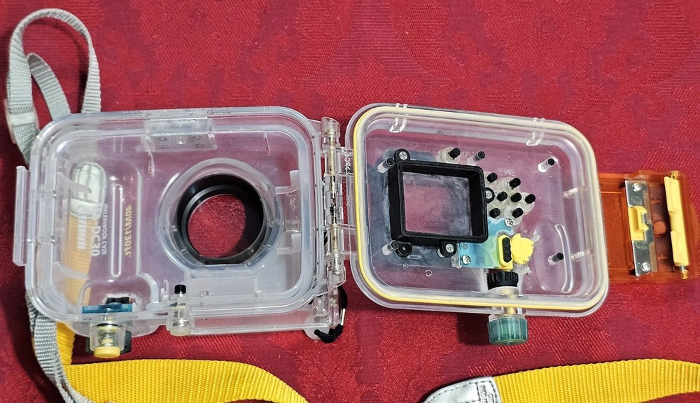 Canon WP-DC30 Waterproof Case 40M/130ft Housing for Powershot Camera Untested