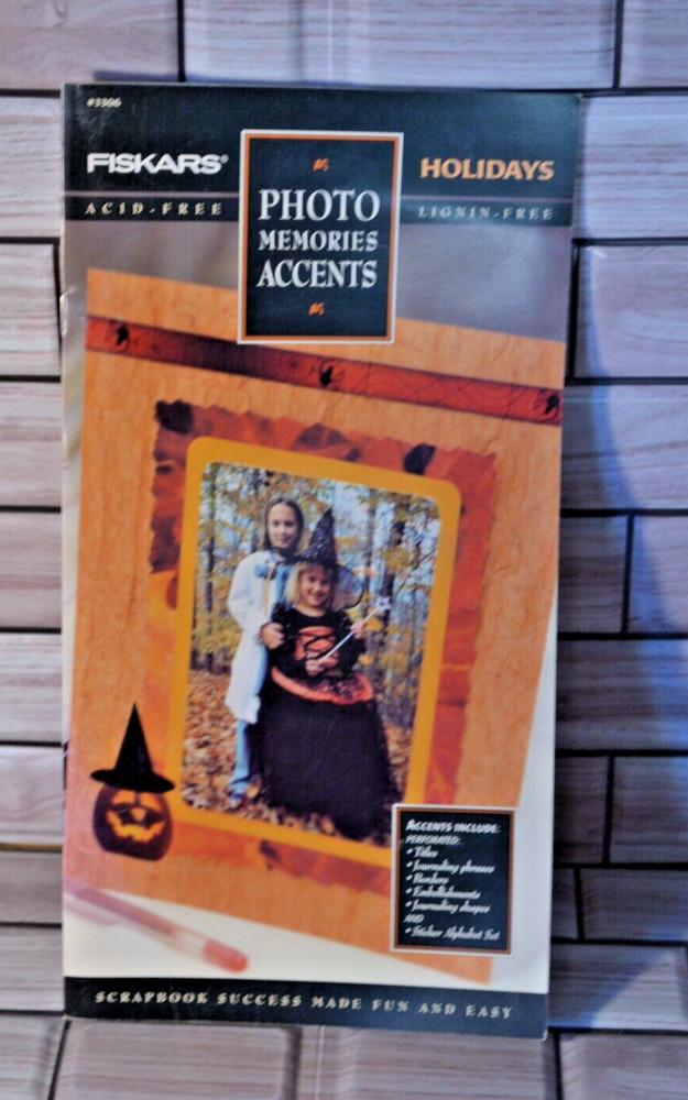FISKARS Photo Memories Accent Holiday Book