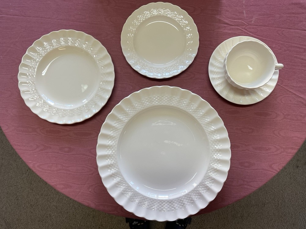 Chelsea Wicker Spode 5 Piece Place Setting NOS