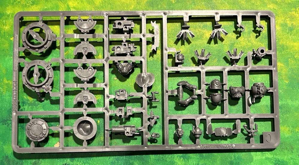 40k Space Marines Rhino Driver Sprue
