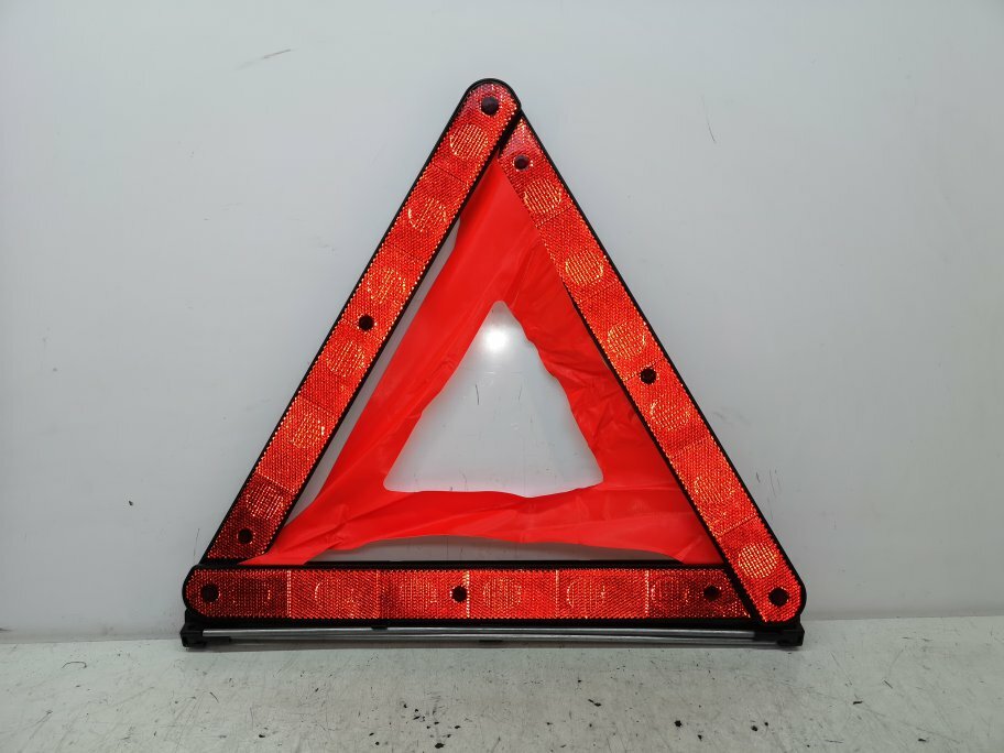 MERCEDES E320 CDI EST 5DR 03-09 WARNING TRIANGLE