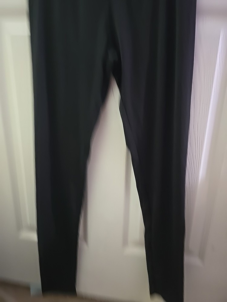 warm essentials by cuddl duds Black Layer. Size Small