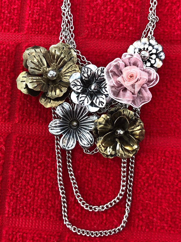 BEAUTIFUL BOHO /ART DECO TYPE FLOWER NECKLACE