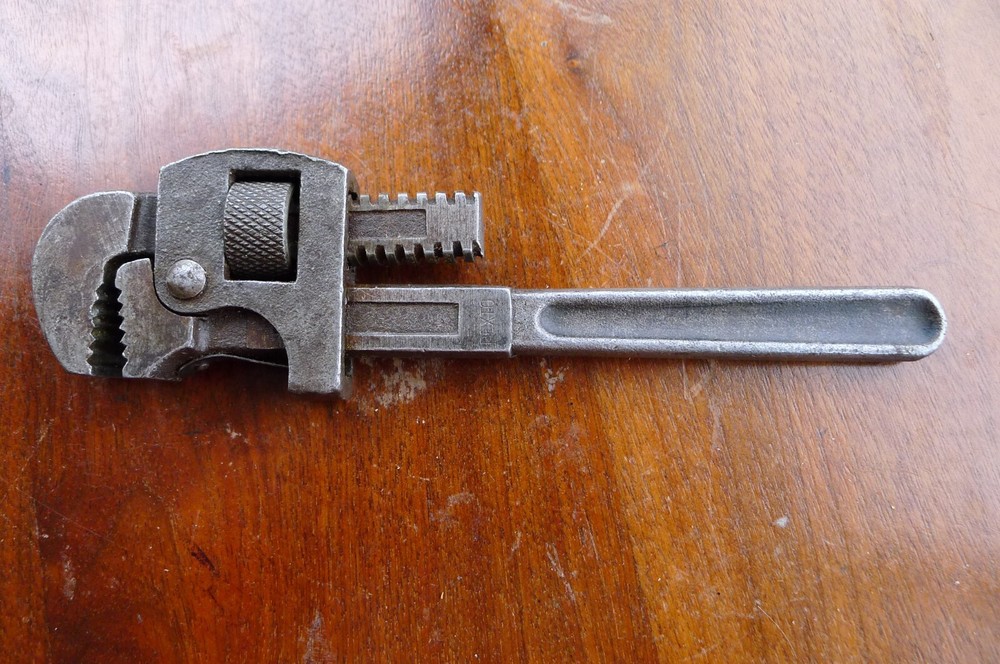 VTG PEXTO 8" PIPE WRENCH