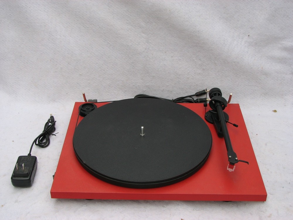 Pro Ject Essential II turntable used