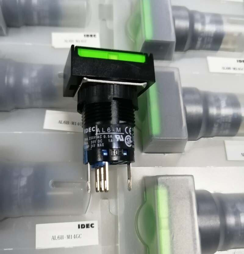 1pc   AL6H-M14GC    IDEC  Button Switch    New