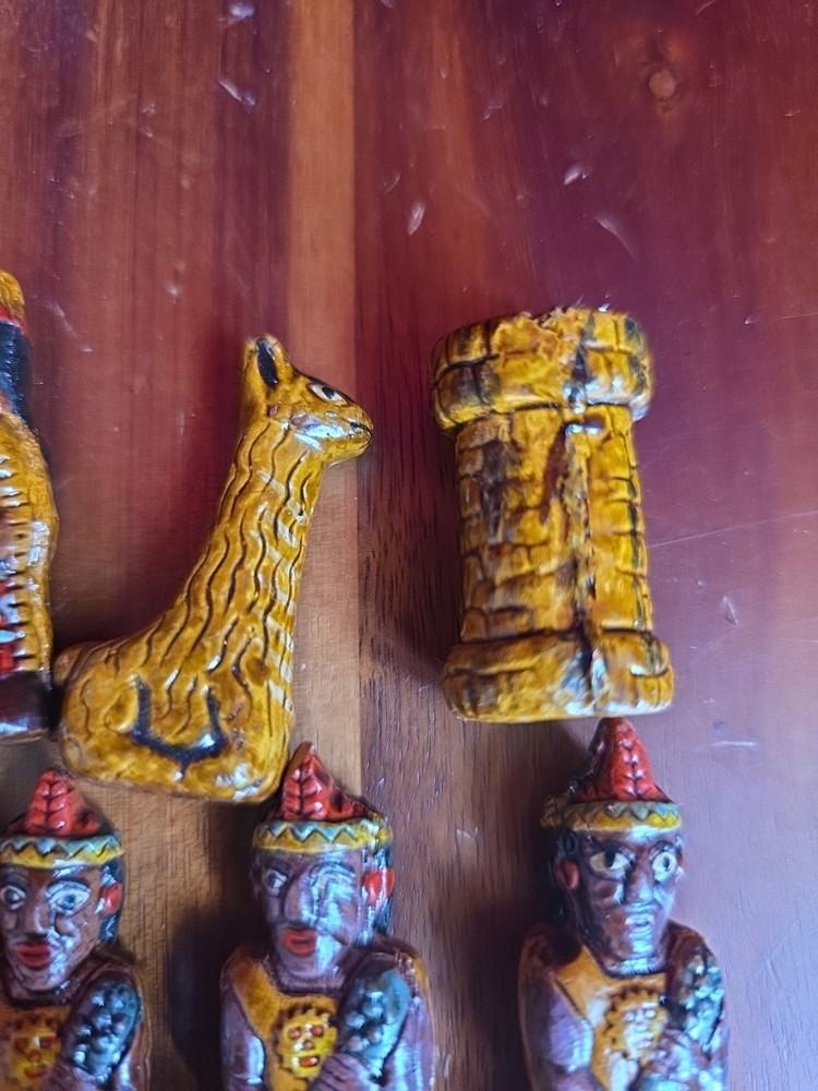 VINTAGE CHESS PIECES AZTEC MAYAN 16 Pieces
