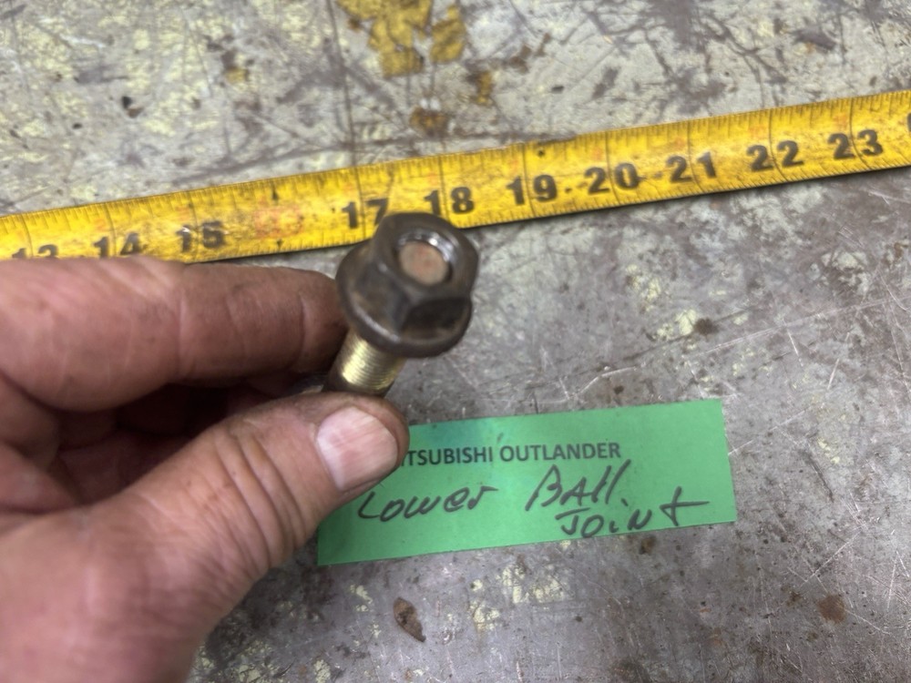 05-06 OUTLANDER Lower Ball Joint Bolt