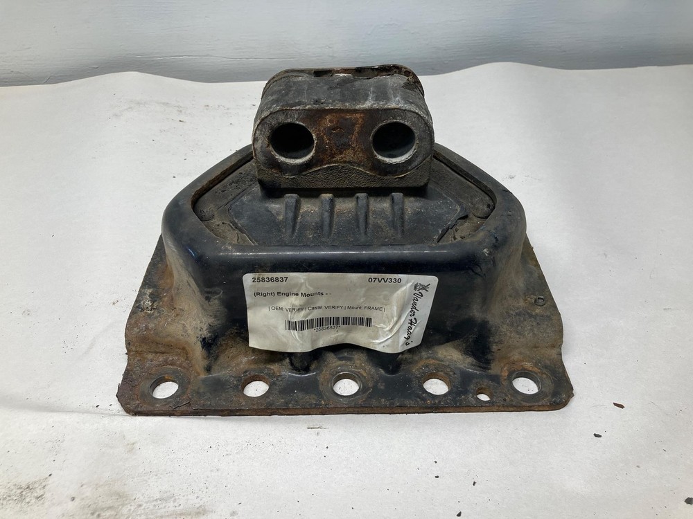 Cummins ISX Right/Passenger Engine Mount - Used | P/N Y6005371