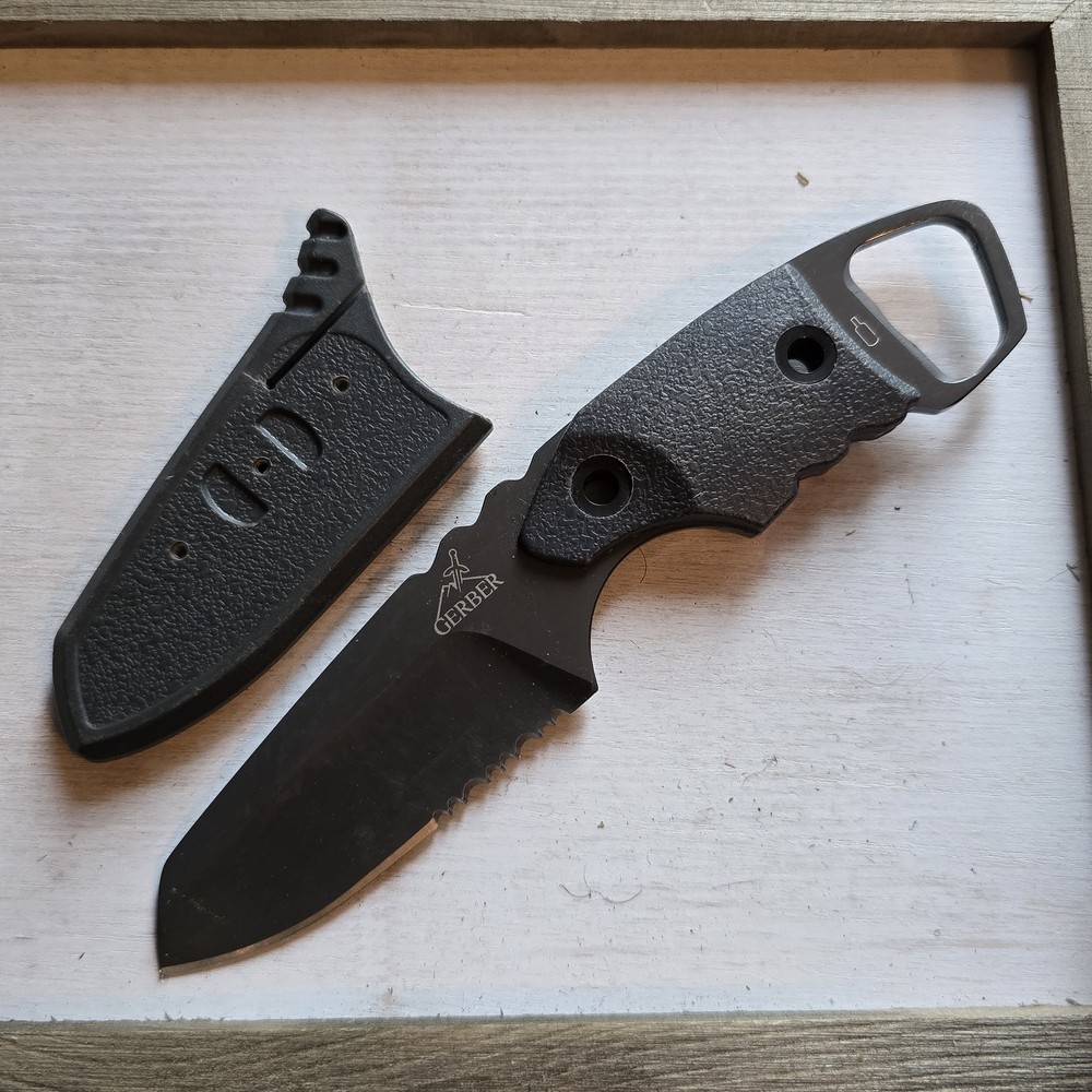 GERBER EPIC FIXED BLADE KNIFE & SHEATH HAS BOTTLE OPENER