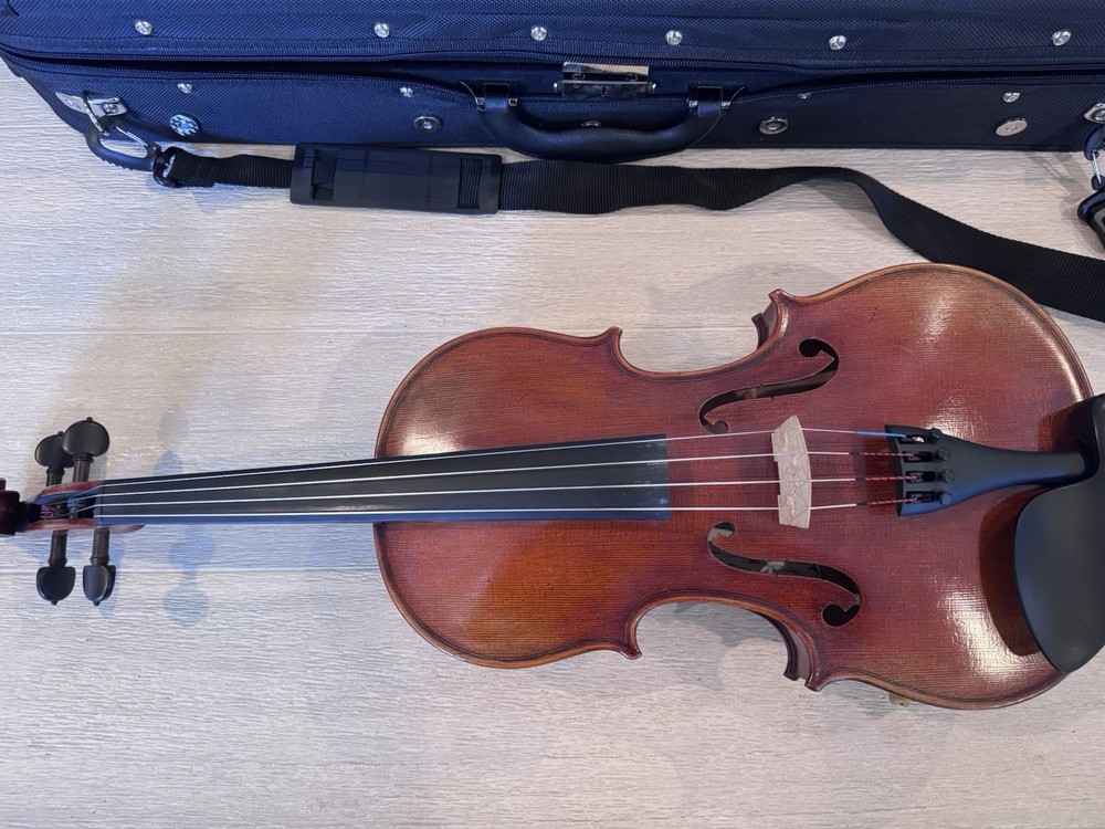 Intermediate/Advanced Viola (handcrafted Scherl & Roth w/ bow and shoulder rest)