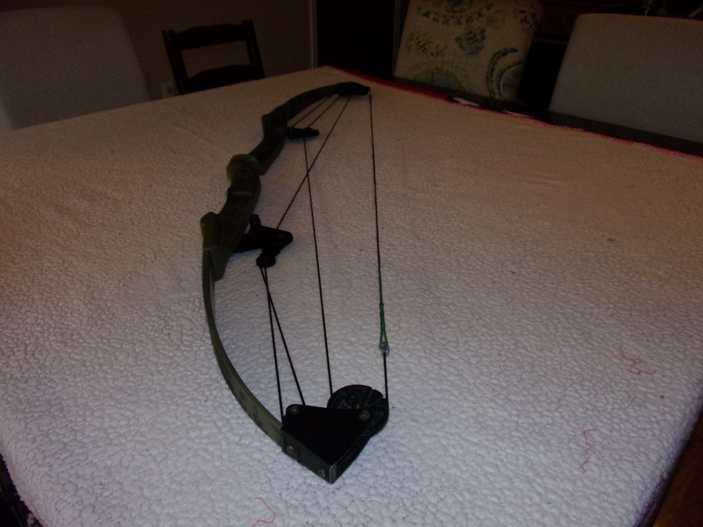 Bear Whitetail Hunter Green Camo Compound Bow