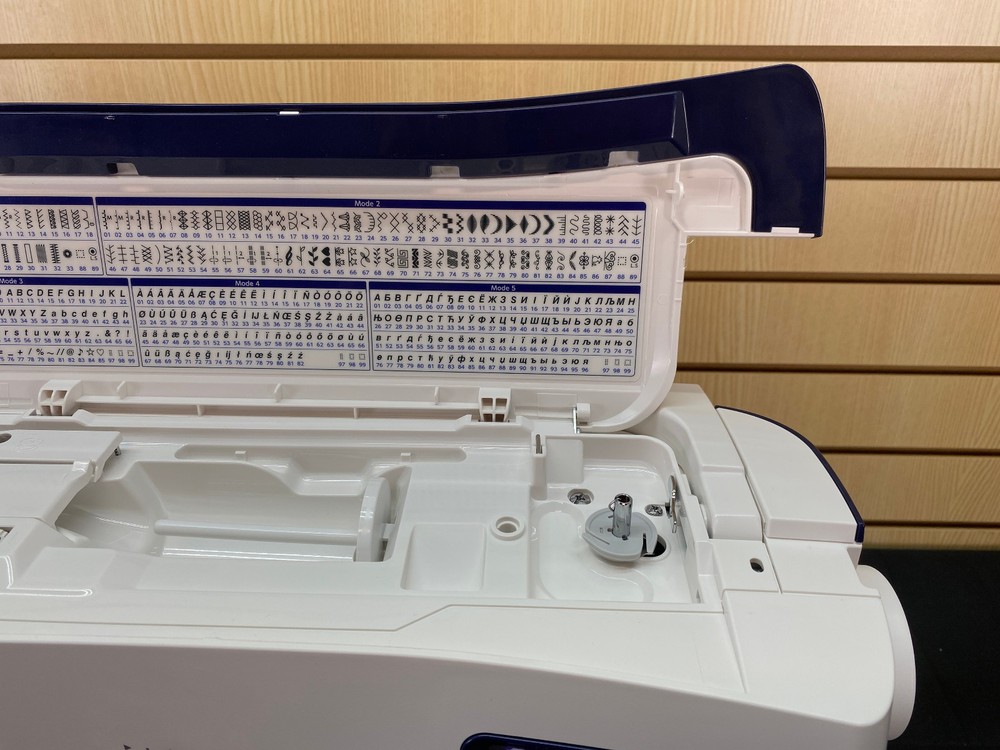 Janome Skyline S3 Anniversary Edition Computerized Sewing Machine - Pre-Owned ✅