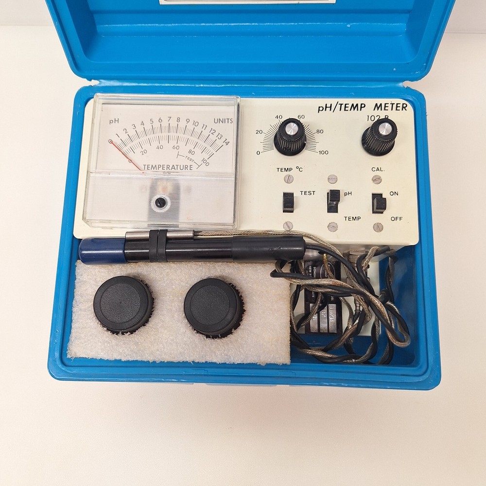 ECOLAB pH Temp Meter Model 102 B w Case Buffer Solution Ecologic Lab Equipment