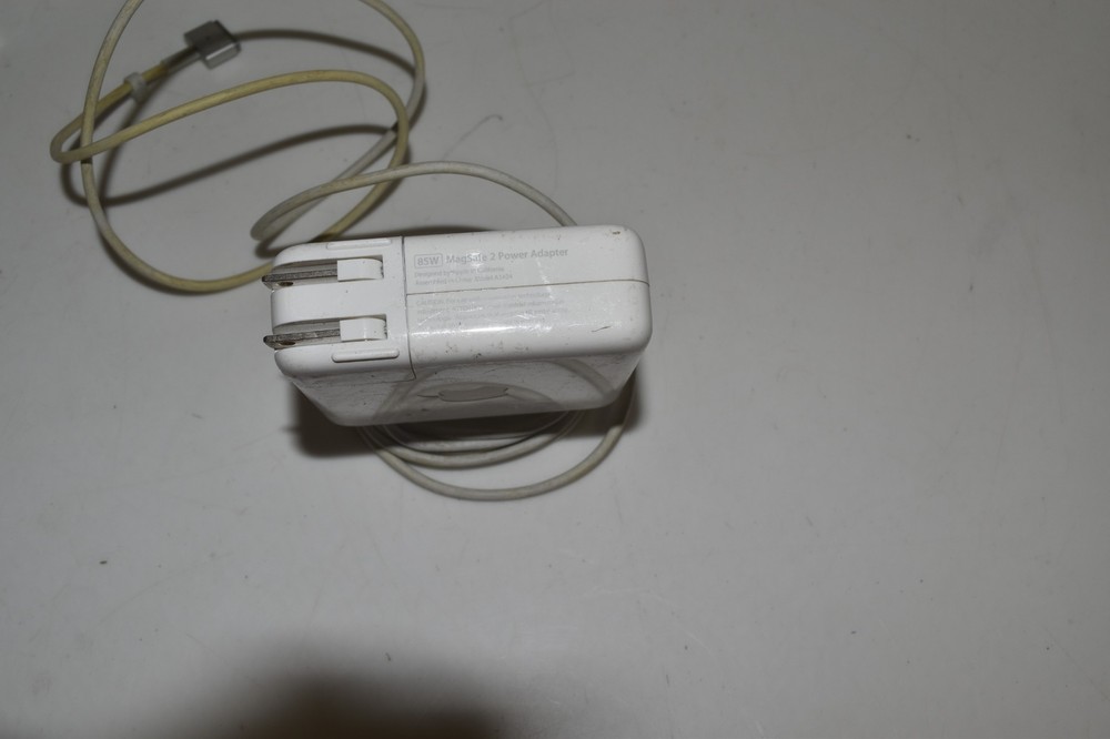 ^^ APPLE A1424 85W MAGSAFE 2 POWER ADAPTER (SBM82)
