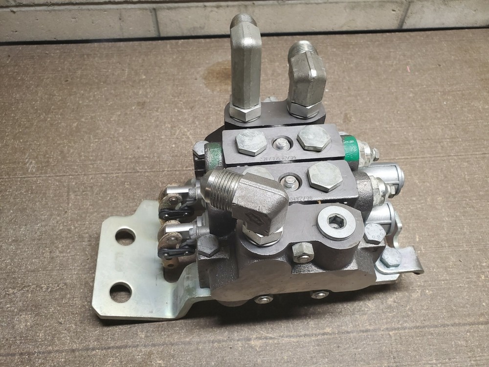NEW CNH Control Valve part# 4713572