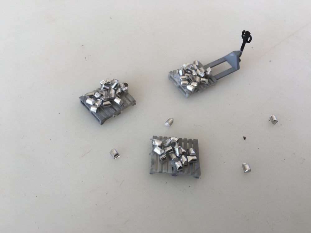 SILVER! 3 Weathered Pallets Loaded With Silver & Pallet Jack HO Scale