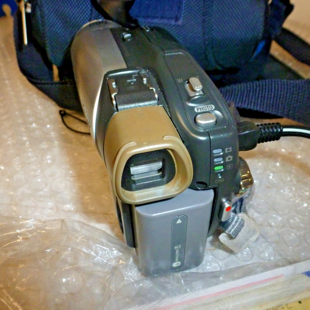 Sony DCR-DVD92E Handycam Bundle