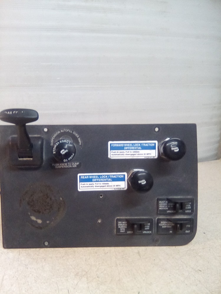 2006 Freightliner Cascadia Dash Switch Panel