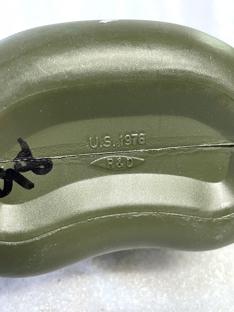 US Army polyethelene 1-Quart canteen dated 1976