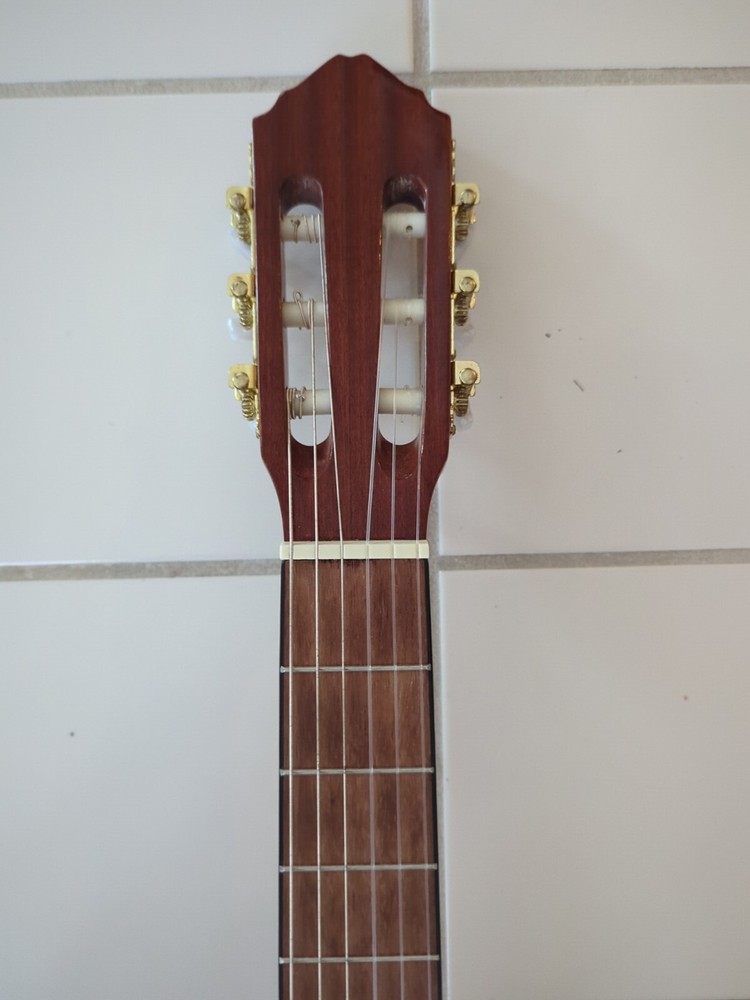 Lucero LC100 Classical Guitar Natural