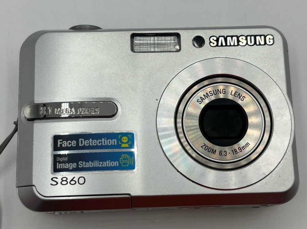 Samsung S Series S860 8.1MP Digital Camera - Silver