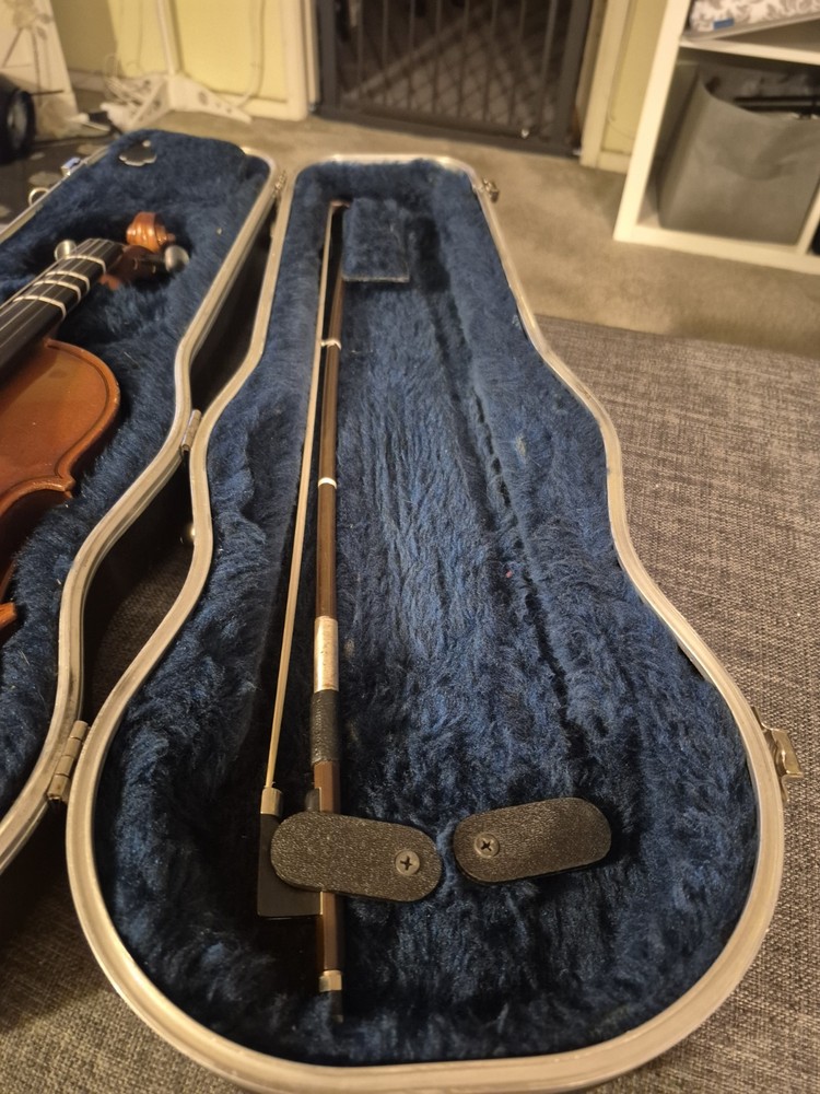 Violin SKB Case with Chin Rest