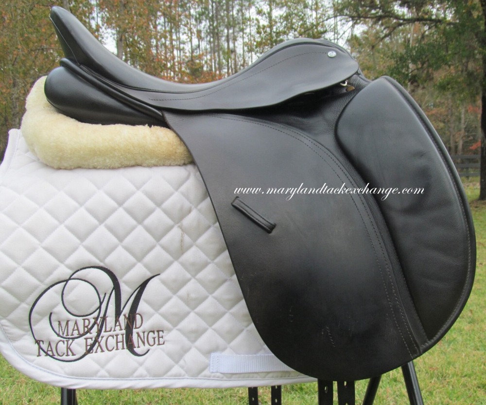 17.5" COUNTY COMPETITOR dressage saddle- wool flocked- medium tree-2018 MODEL!