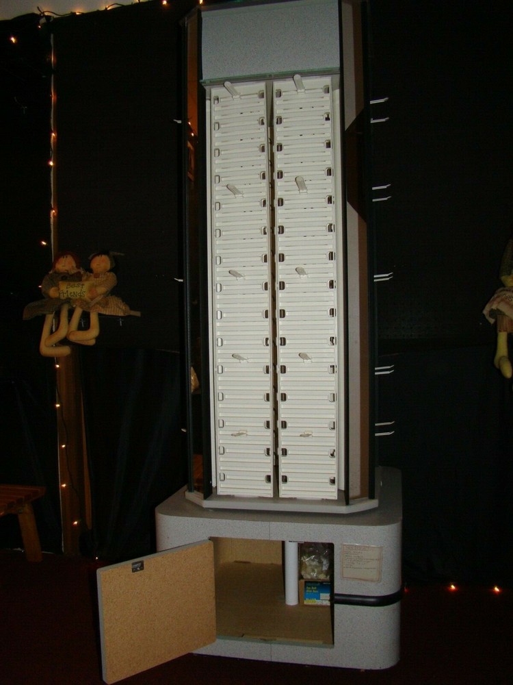 4-SIDED FLOOR SPINNER DISPLAY