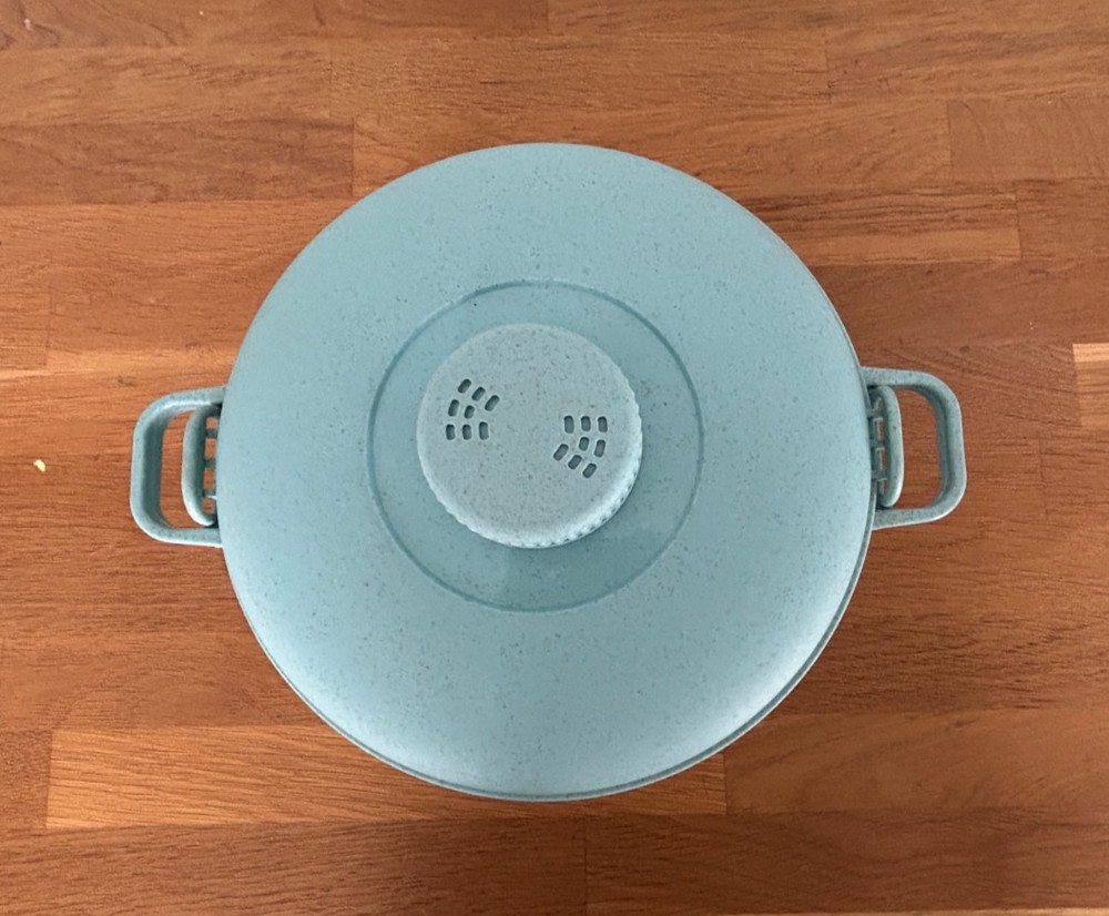ECO Microwave Pressure Cooker in Light Blue