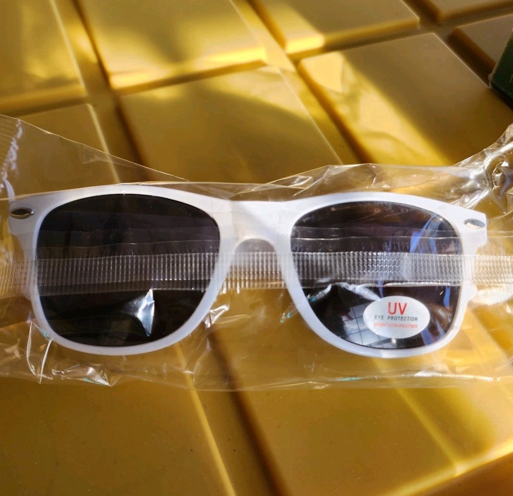Dr Pepper. Plastic UV Sunglasses !