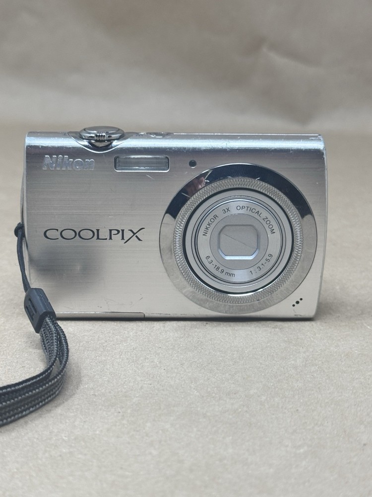 Nikon COOLPIX S230 10.0MP Digital Camera - Silver, Untested