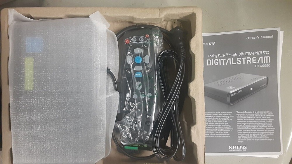 Open Box DIGITAL STREAM Analog Pass-Through DTV Converter Box Complete NICE!