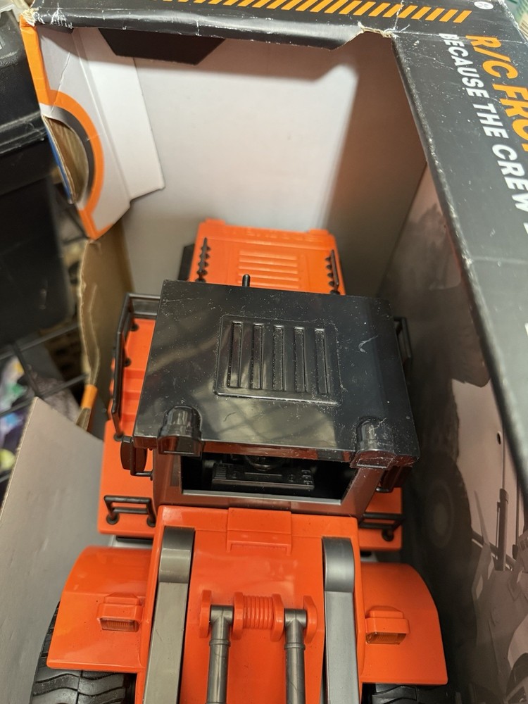 DRIVEN R/C FRONT END LOADER BY BA TTAT
