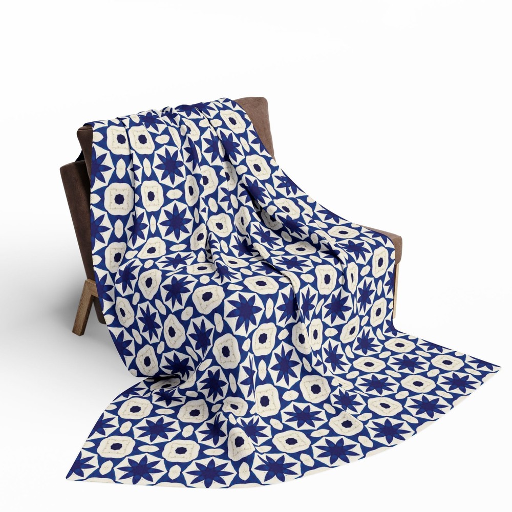 Blue and White Moroccan Geometric Pattern, Cozy Arctic Fleece Blanket