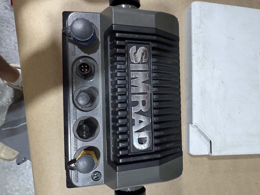 Simrad NSS7 MFD Touchscreen 7” Display
