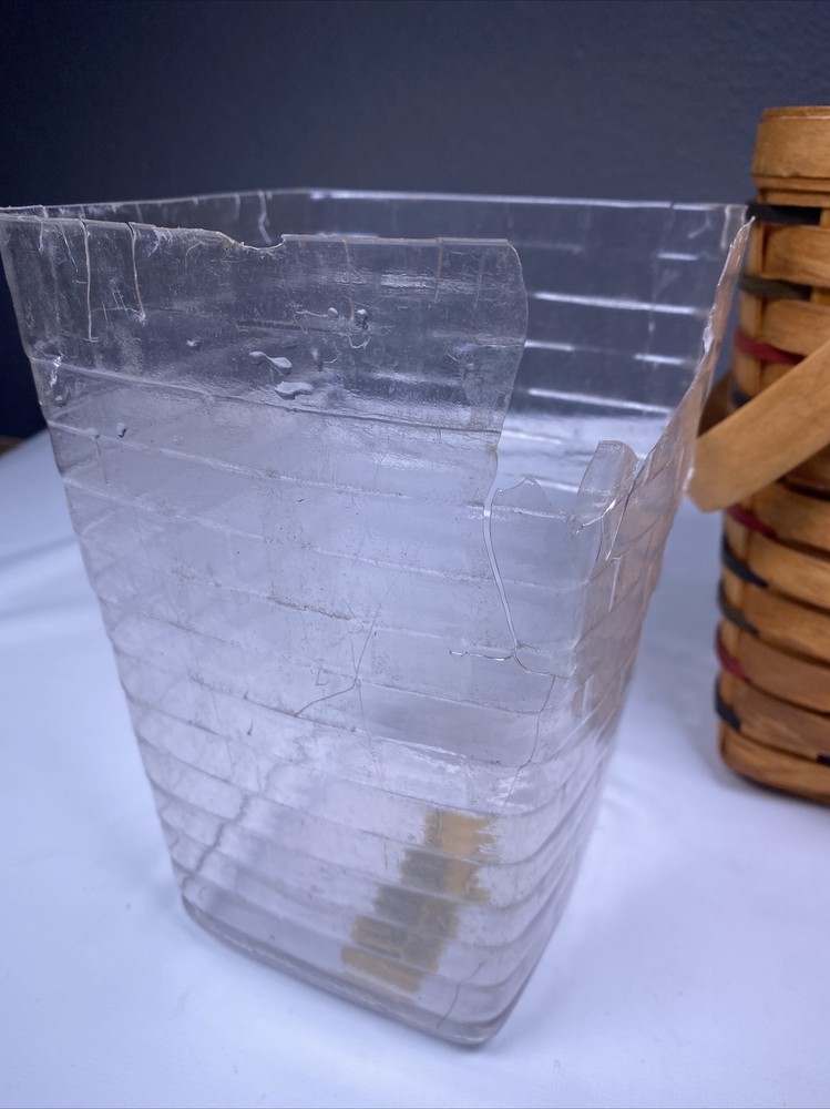 Longaberger Basket Medium 1995 color wowen Plastic Insert