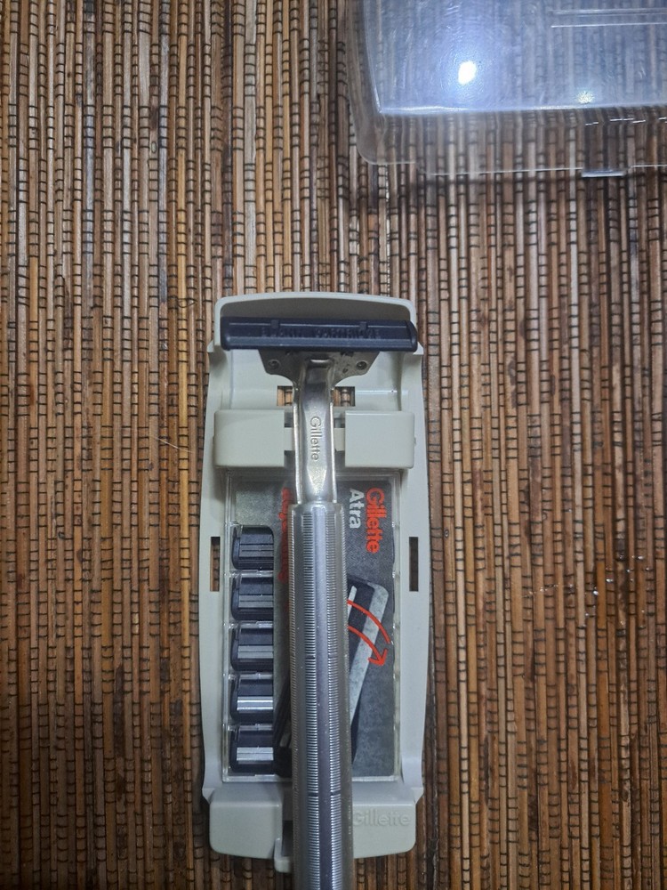 Gillette Atra X4 date